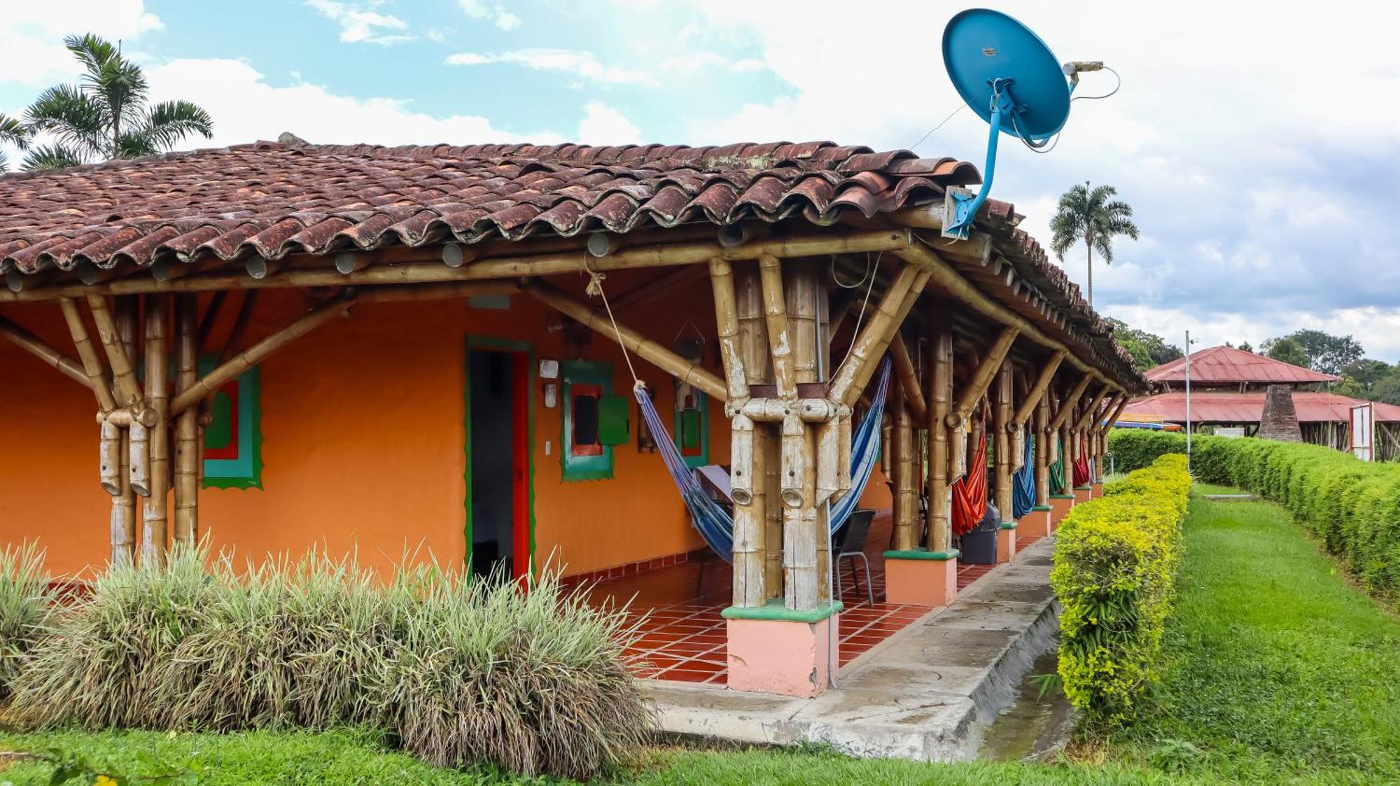 Hotel Parque De Los Arrieros Montenegro Bagian luar foto