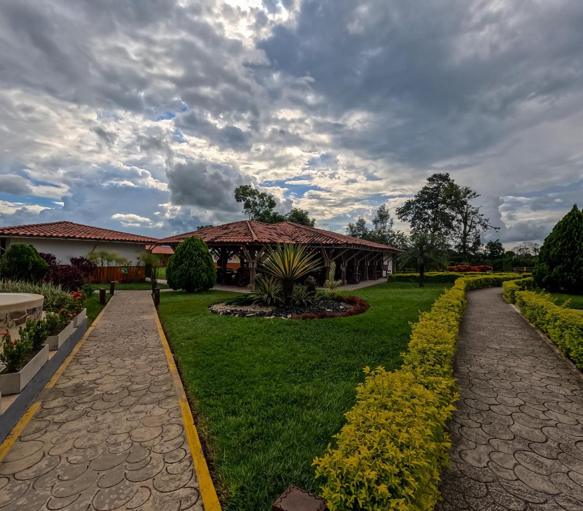 Hotel Parque De Los Arrieros Montenegro Bagian luar foto