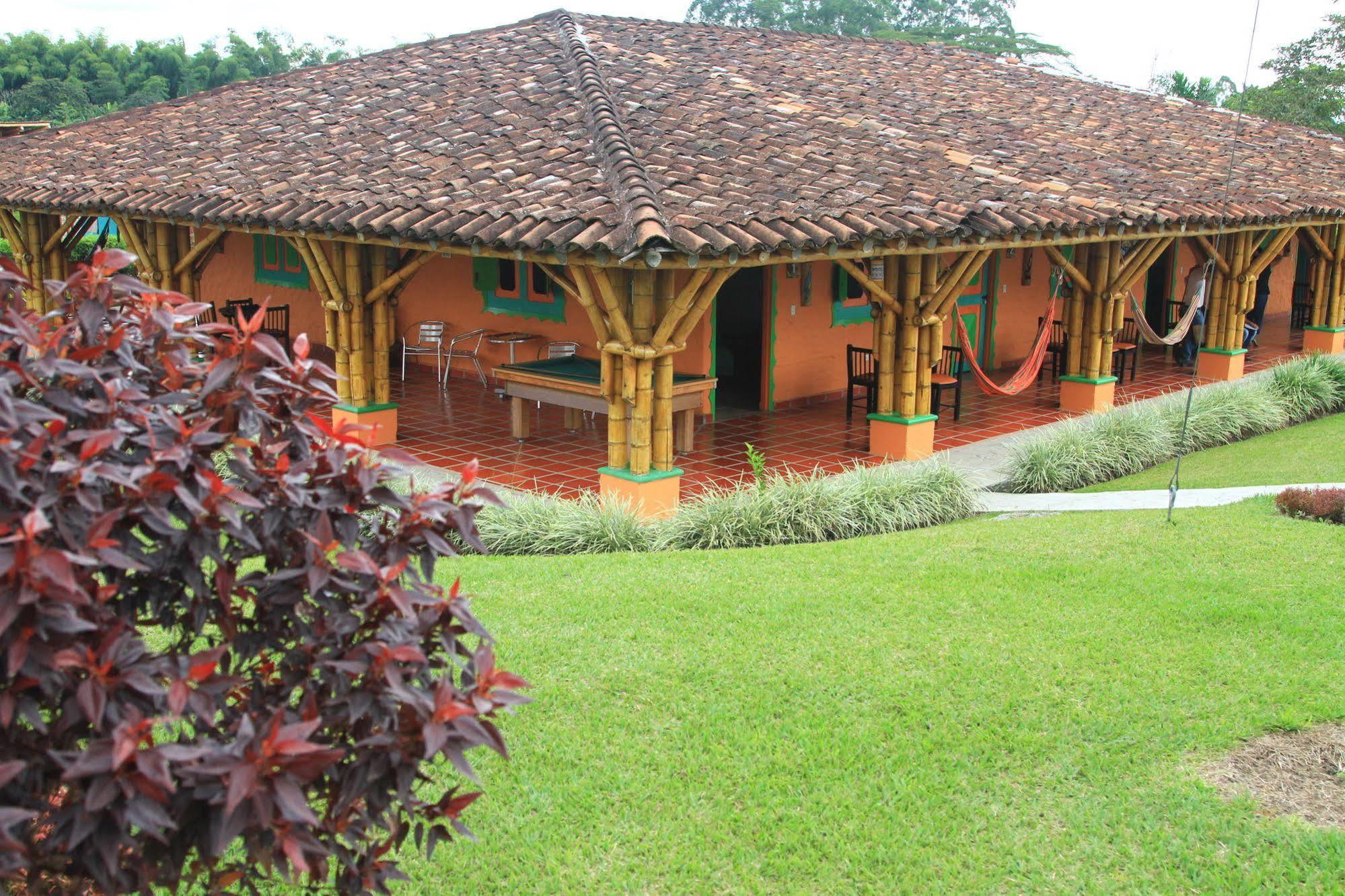 Hotel Parque De Los Arrieros Montenegro Bagian luar foto